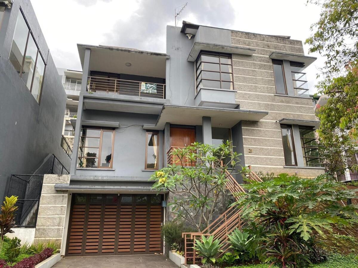 Family Only Cozy On Of - De Reiz Iris Syariah 4br * Bandung